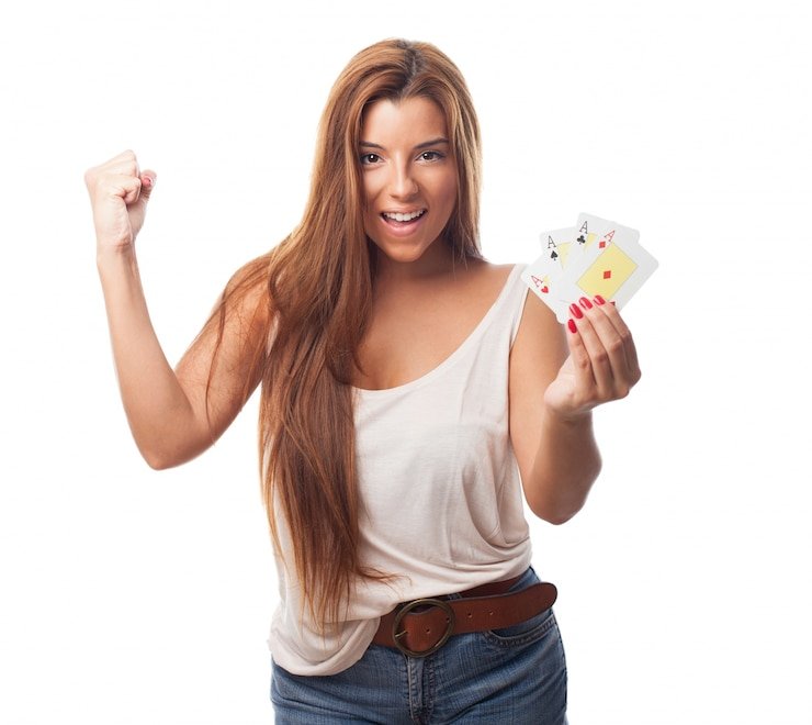 Tampilan permainan dadu online catur4d dengan tiga dadu dan opsi taruhan di layar ponsel